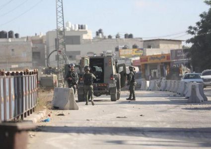 الاحتلال يستولي على مركبة ويحطم أخرى جنوب الخليل