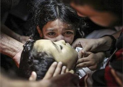 استشهاد أم وطفلها في قصف الاحتلال مخيم جباليا