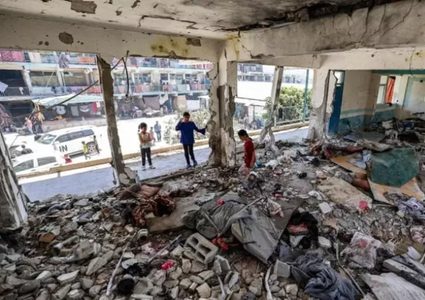 16 شهيدا في قصف الاحتلال مدرسة تؤوي نازحين في مخيم النصيرات