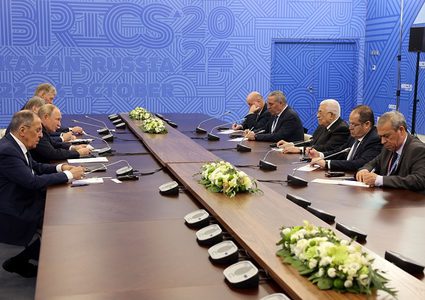 الرئيس عباس يجتمع مع نظيره الروسي