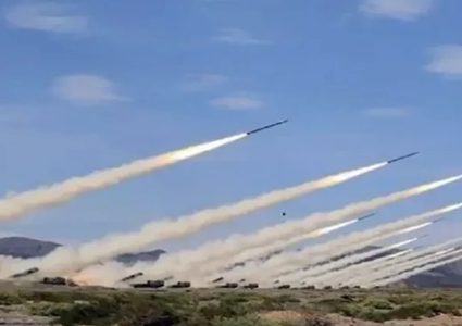 خلال دقائق ..حزب الله يطلق 50 صاروخا