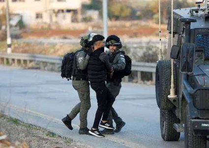 الاحتلال يعتقل مواطنا من عوريف جنوب نابلس