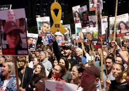 أهالي الأسرى الإسرائيليين بغزة: نتنياهو يماطل ولا يريد التفاوض