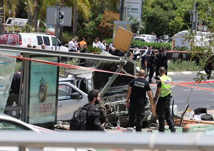 40 إصابة على الأقل باصطدام شاحنة بمحطة حافلات قرب مقر الموساد