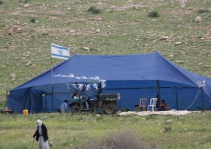 مستوطنون ينصبون خيمة في سدة الثعلة بمسافر يطا