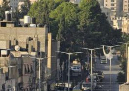 الاحتلال يقتحم مخيم عسكر في نابلس ويحاصر منزلا