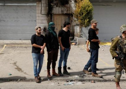 مستوطنون يهاجمون مدرسة عرب الكعابنة شمال غرب أريحا