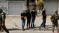 مستوطنون يهاجمون مدرسة عرب الكعابنة شمال غرب أريحا