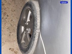 مستوطنون يحطمون مركبات المواطنين في قرية رامين شرق طولكرم