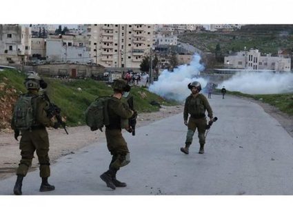 إصابات بالاختناق خلال اقتحام الاحتلال قرية حوسان وبلدة الخضر