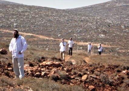 مستوطنون يستولون على قطعة أرض في طوباس