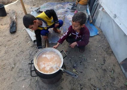 "الأغذية العالمي" يحذر من تفاقم الأزمة الإنسانية في غزة إلى مجاعة