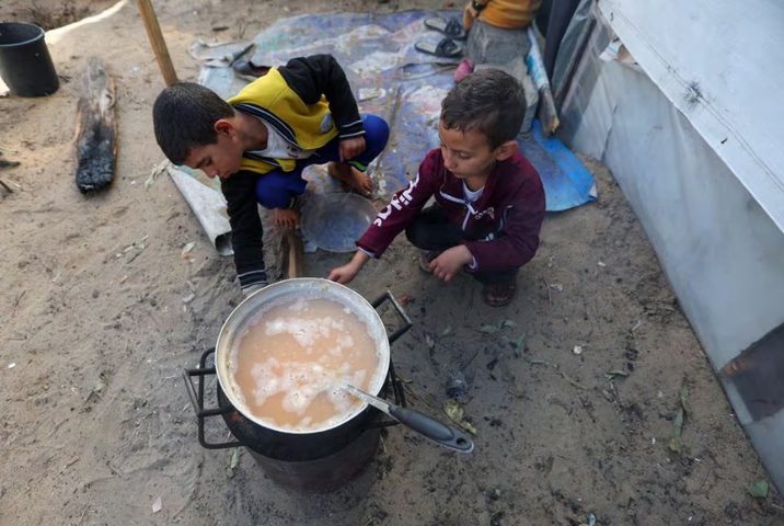 "الأغذية العالمي" يحذر من تفاقم الأزمة الإنسانية في غزة إلى مجاعة