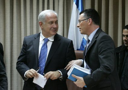 نتنياهو فكر في تعيين ساعر وزيرا للخارجية وعائلته تعترض