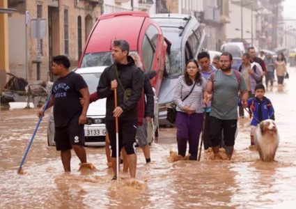 ارتفاع عدد ضحايا الفيضانات في إسبانيا إلى 158 قتيلا