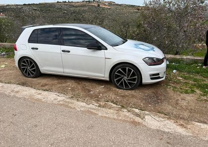 مستوطنون يخطون شعارات عنصرية في سلفيت