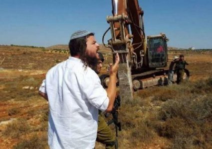 مستوطن يعتدي على مزارعين في ديراستيا