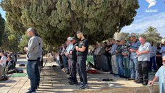 40 ألفا يؤدون صلاة الجمعة في المسجد الأقصى المبارك