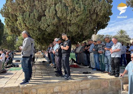 40 ألفا يؤدون صلاة الجمعة في المسجد الأقصى المبارك
