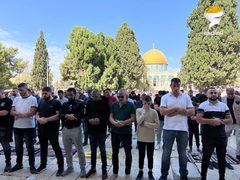 40 ألفا يؤدون صلاة الجمعة في المسجد الأقصى المبارك