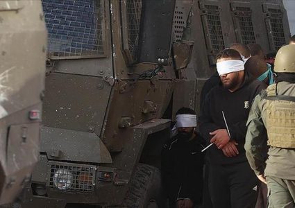 الاحتلال يقتحم مخيم بلاطة ويعتقل مواطنا