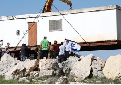 مستوطنون ينصبون بيتا متنقلا جنوب شرق بيت لحم