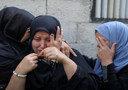 أربعة شهداء بينهم امرأتان وأطفالهما جراء قصف الاحتلال جباليا ورفح