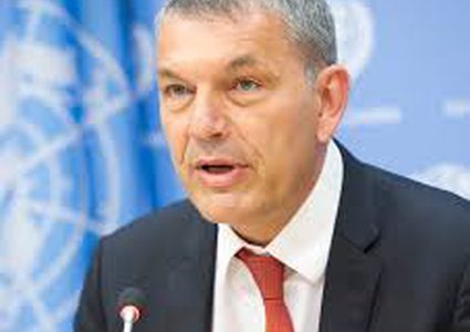 لازاريني: إسرائيل قلصت دخول المساعدات لقطاع غزة لـ 30 شاحنة يوميا الشهر الماضي