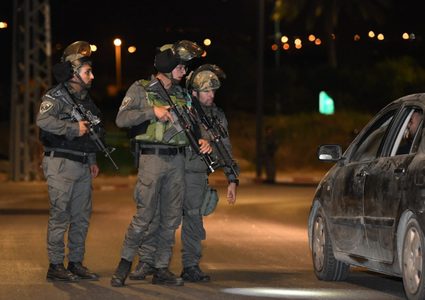 الاحتلال يعتقل شابا قرب رام الله