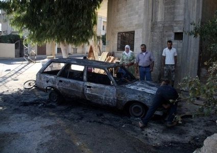 مستوطنون يحرقون مركبة في تجمع بدوي "الرأس" شرق رام الله