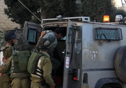 الاحتلال يعتقل شابا جريحا من بلاطة البلد