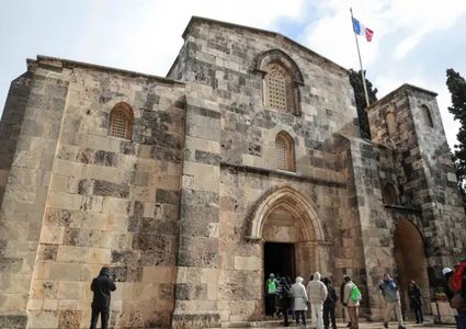 شرطة الاحتلال تقتحم كنيسة في القدس بالتزامن مع زيارة وزير الخارجية الفرنسي