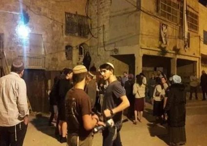 مستوطنون يهاجمون منزلا ويحرقون مركبة في جبع جنوب جنين