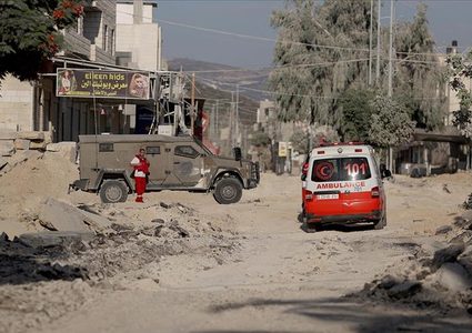 إصابة سيدة ونجلها من ذوي الإعاقة بشظايا قصف طائرة مسيرة للاحتلال مخيم طولكرم