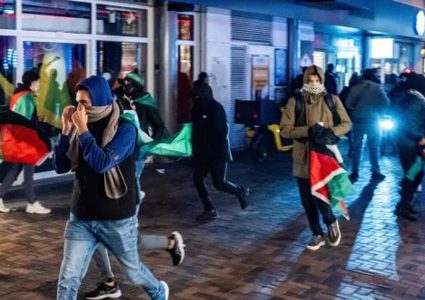 إصابة 10 إسرائيليين في اشتباكات مع مؤيدين لفلسطين بأمستردام