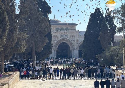 40 ألفا يؤدون صلاة الجمعة في المسجد الأقصى