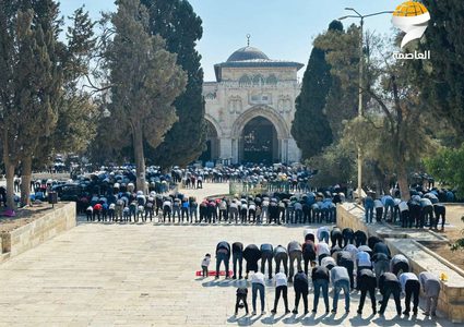 40 ألفا يؤدون صلاة الجمعة في المسجد الأقصى