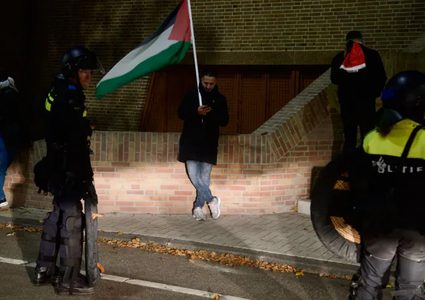 الخارجية تدين اعتداء الاسرائيليين على رمزية العلم الفلسطيني في إمستردام