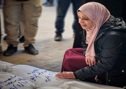 8 شهداء في قصف خيمة لنازحين غرب خان يونس