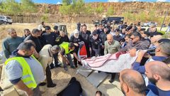 تشييع جثمان الطفلة أميرة الصباغ من قطاع غزة والتي توفيت بعيدا عن عائلتها بعد رحلة طويلة من العلاج في مستشفيات القدس حيث كانت مريضة بمرض السرطان