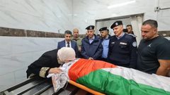 تشييع جثمان الطفلة أميرة الصباغ من قطاع غزة والتي توفيت بعيدا عن عائلتها بعد رحلة طويلة من العلاج في مستشفيات القدس حيث كانت مريضة بمرض السرطان