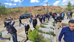 تشييع جثمان الطفلة أميرة الصباغ من قطاع غزة والتي توفيت بعيدا عن عائلتها بعد رحلة طويلة من العلاج في مستشفيات القدس حيث كانت مريضة بمرض السرطان