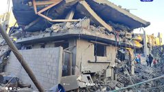 "آثار قصف الاحتلال على منزل عائلة أبو عودة بالنصيرات وسط القطاع"