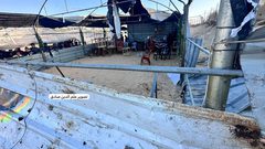 استشهد بالمجزرة 11 شهيدا بينهم أطفال.. آثار قصف الاحتلال لمقهى شمال مواصي خانيونس.