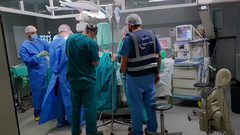 طبيب بريطاني تطوع في قطاع غزة: المسيرات الإسرائيلية تستهدف الجرحى