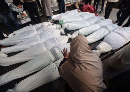 مصادر طبية: 33 شهيدًا في قطاع غزة منذ فجر اليوم الأربعاء