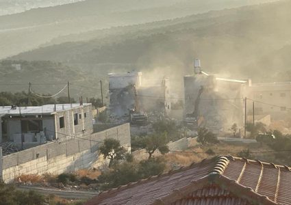 الاحتلال يهدم منشأة سياحية في الزاوية