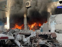 آثار قصف الاحتلال مدرسة صلاح الدين التي تؤوي نازحين داخل حي النصر غرب مدينة غزة