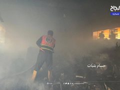 آثار قصف الاحتلال مدرسة صلاح الدين التي تؤوي نازحين داخل حي النصر غرب مدينة غزة