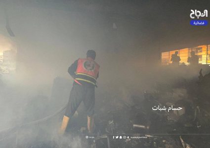 آثار قصف الاحتلال مدرسة صلاح الدين التي تؤوي نازحين داخل حي النصر غرب مدينة غزة